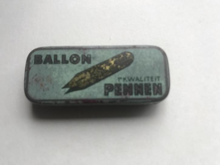 BOITE ANCIENNE + 4 PLUMES D ECRITURE, Collections, Boîte en métal, Utilisé, Autres marques, Enlèvement ou Envoi