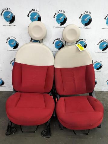 FIat 500 interieur rood met wit beschikbaar voor biedingen