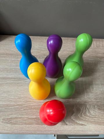Klein speelgoed - bowlingkegels - gitaar - mini voetbaltafel beschikbaar voor biedingen