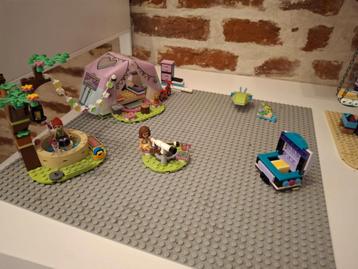 LEGO Friends Glamping + Paardentrailer + Kunstkraam