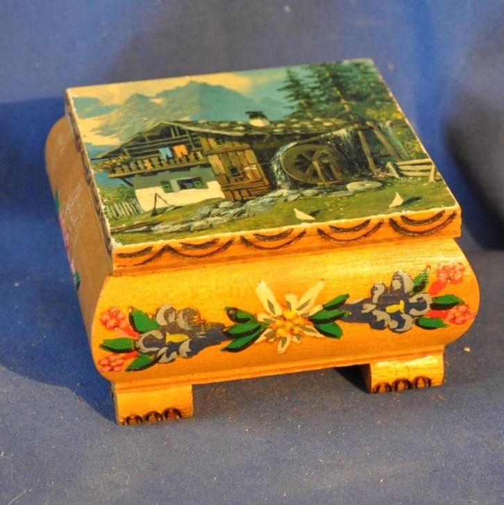 boite a bijoux bois peint photo chalet a la montagne, Antiquités & Art, Antiquités | Accessoires de maison, Enlèvement ou Envoi