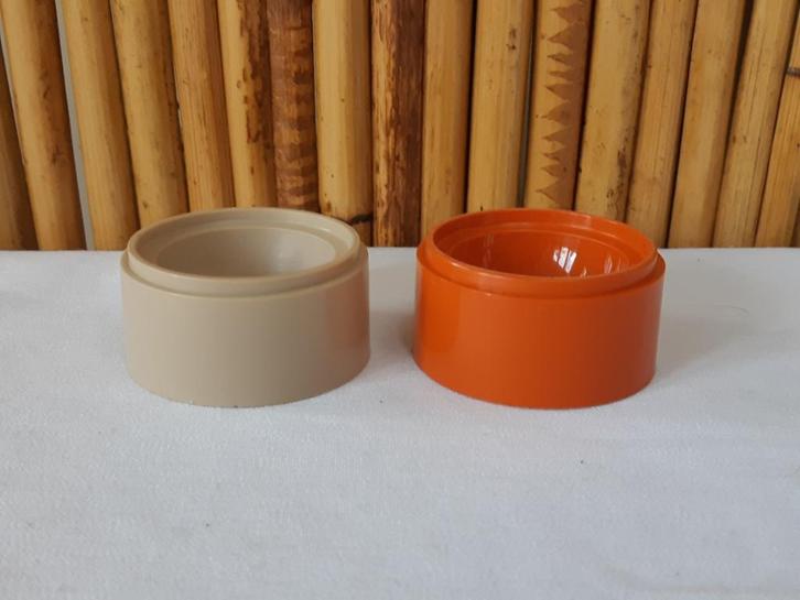 Vintage oranje plastic ronde en stapelbare eierdopjes 1970, Antiek en Kunst, Antiek | Servies los, Ophalen of Verzenden