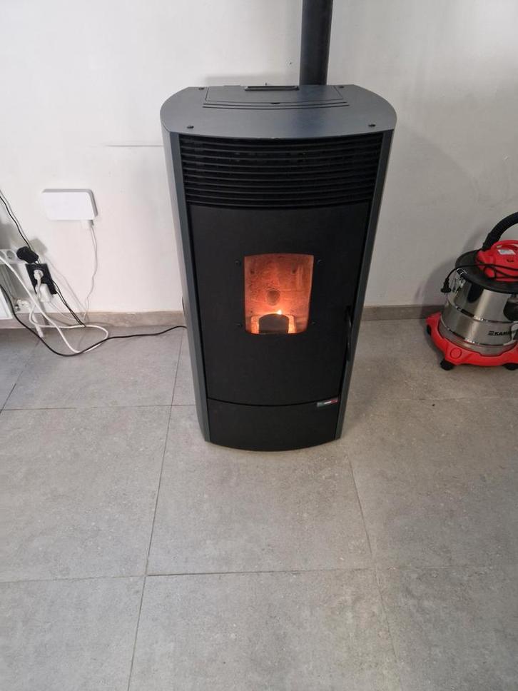 Degelijke 2dehands pelletkachel 13kw eco antraciet, Huis en Inrichting, Kachels, Zo goed als nieuw, Pelletkachel, Ophalen of Verzenden