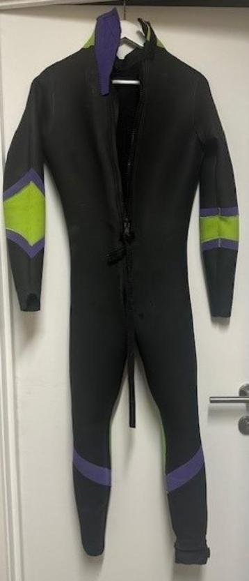 Canyoning materiaal : wetsuits, rugzak, klimmateriaal ... beschikbaar voor biedingen