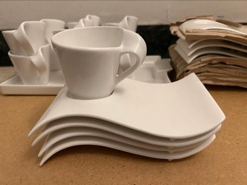 Wave design coffee set porcelain 12 cups with saucers & tray, Maison & Meubles, Cuisine | Vaisselle, Comme neuf, Enlèvement