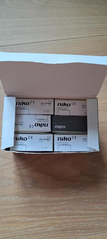 Niko afdekplaatjes Pure White enkelvoudig beschikbaar voor biedingen