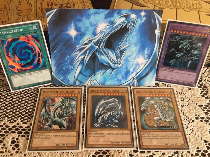 Kaiba’s Blue-Eyes White Dragon Collector’s set - Yu-Gi-Oh!, Hobby en Vrije tijd, Verzamelkaartspellen | Yu-gi-Oh!, Zo goed als nieuw