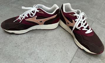 Bouchon à café noir Mizuno Contender S Trainers T-Port - 44, Neuf, Mizuno, Enlèvement ou Envoi, Brun