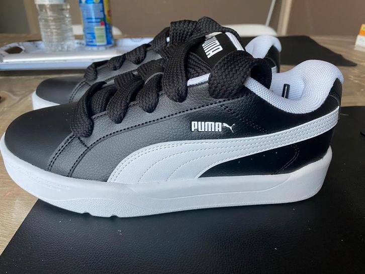 Nieuwe Puma sneakers – zwart/wit – maat 39, Kleding | Heren, Schoenen, Zo goed als nieuw, Sneakers, Wit, Ophalen of Verzenden