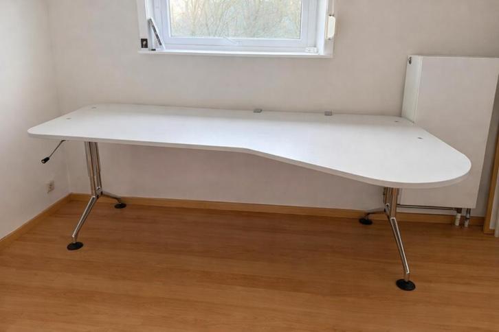 Vitra Ad Hoc Design Bureau - snelle verkoop, Huis en Inrichting, Bureaus, Zo goed als nieuw, Bureau, In hoogte verstelbaar, Ophalen