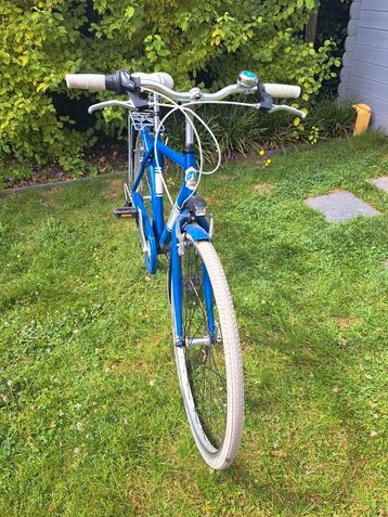 Herenfiets Adriatica 28" blauw wit 2 jaar oud nieuwprijs 399 beschikbaar voor biedingen