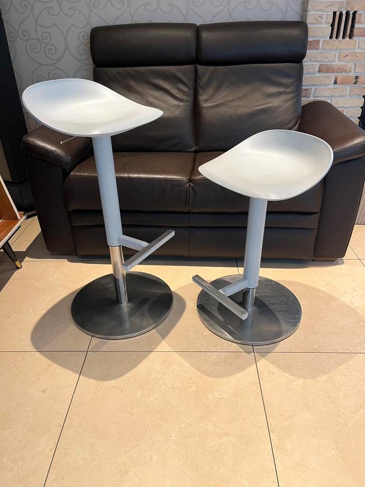 2 of 4 ikea Janinge grijze barstoelen, Maison & Meubles, Tabourets de bar, Utilisé, 60 à 90 cm, Synthétique, 4 tabourets, Réglable en hauteur