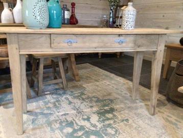 massief eiken oude sidetable beschikbaar voor biedingen