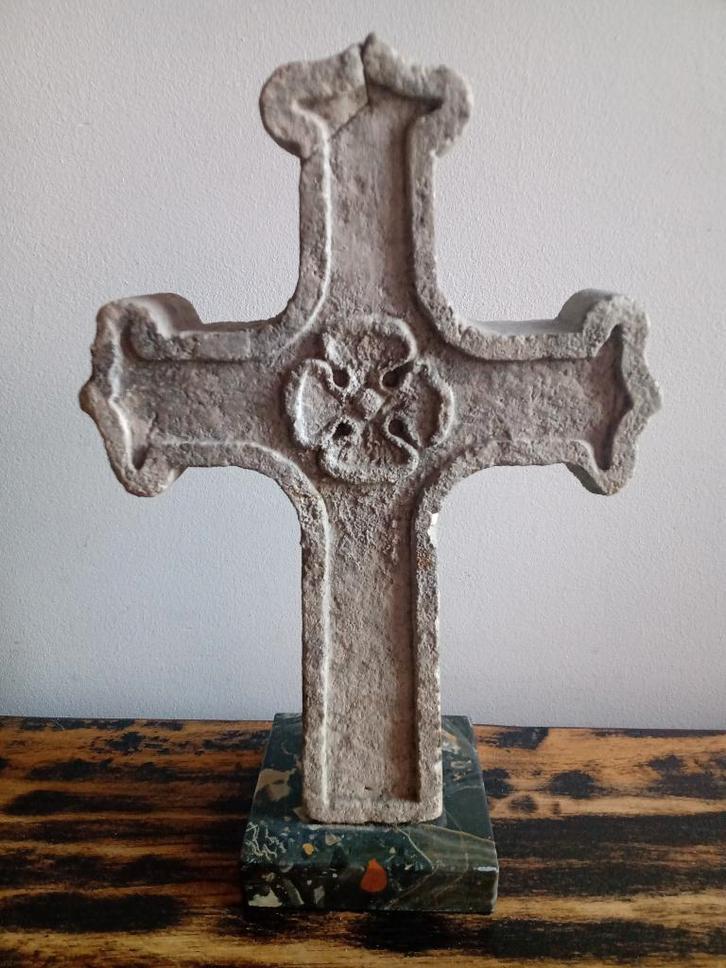 Zeldzaam Latijns kruis in geslepen steen/17e eeuws marmer, Antiek en Kunst, Antiek | Religieuze voorwerpen, Ophalen of Verzenden