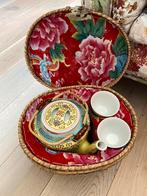 Thee mandje met porseleinen servies., Ophalen of Verzenden