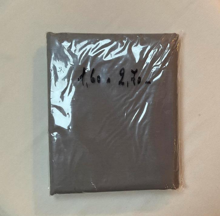 NIEUW tafelkleed -bruin-, Huis en Inrichting, Tafelkleden, Nieuw, Ophalen