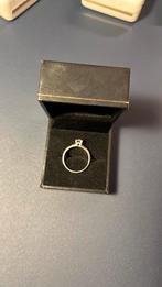 Vintage Verlovings ring, Handtassen en Accessoires, Ringen, Goud, Met edelsteen, Ophalen of Verzenden, Dame
