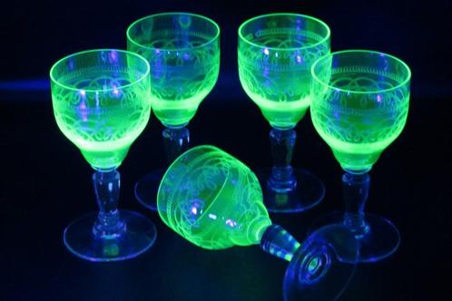 Val Saint Lambert - 5 portoglazen in uranium glas, Antiek en Kunst, Antiek | Glaswerk en Kristal, Ophalen of Verzenden
