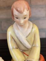 Vintage gemerkt porseleinen HUMMEL / GOEBEL beeldje dd 1960, Verzamelen, Beelden en Beeldjes, Ophalen, Zo goed als nieuw, Hummel