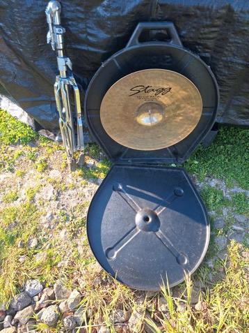 Cymbale stagg 18 avec pied et boîte de transport prix : 200€, Musique & Instruments, Enlèvement, Utilisé