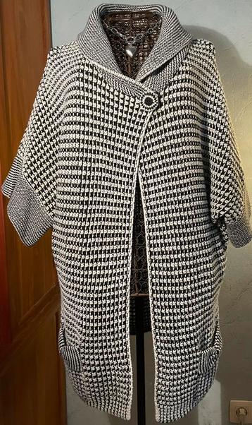Caroline Biss 38 Prachtige elegante Vest/Gilet beschikbaar voor biedingen