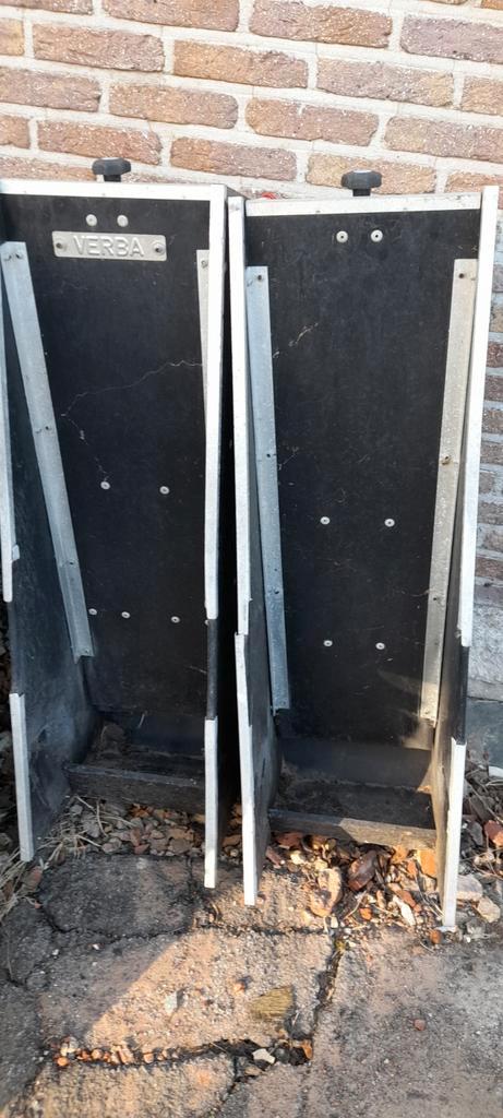 2 voederbakken voor dieren, kippen kalkoen, Dieren en Toebehoren, Paarden en Pony's | Overige Paardenspullen, Gebruikt, Ophalen