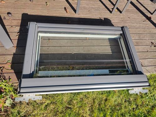 Velux dakraam  SK01 114x 70 inclusief automatisch rolgordijn, Doe-het-zelf en Bouw, Glas en Ramen, Dakraam, Ophalen
