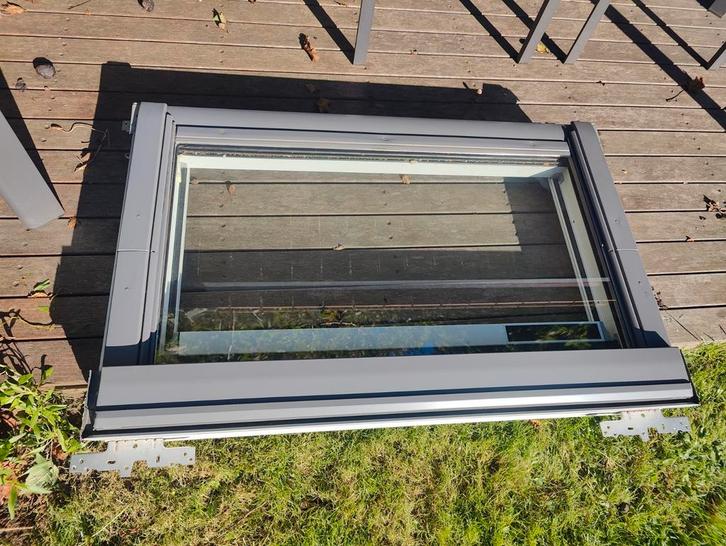 Velux dakraam  SK01 114x 70 inclusief automatisch rolgordijn, Doe-het-zelf en Bouw, Glas en Ramen, Dakraam, Ophalen