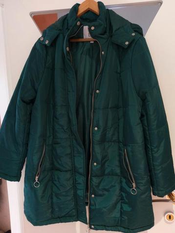 Nieuwe jas , te groot gekocht,maat 52-54 gewatteerd .