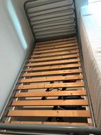 Eenpersoonsbed met lattenbodem en matras, Huis en Inrichting, Slaapkamer | Bedden, Ophalen, 90 cm, Zo goed als nieuw, 200 cm