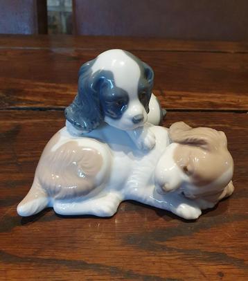 NAO porselein beeld 2 Cavalier King Charles Spaniëls puppy's beschikbaar voor biedingen