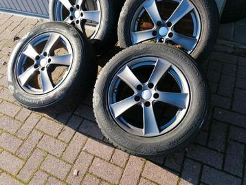 17 inch Winterbanden op velgen Hyundai Tucson  beschikbaar voor biedingen