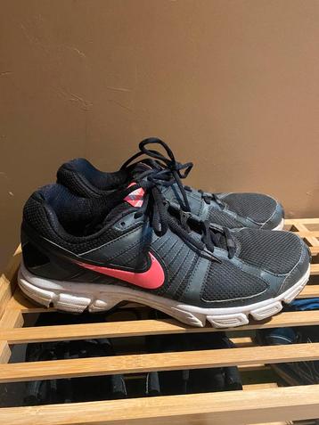 Nike sport schoenen maat 42 beschikbaar voor biedingen