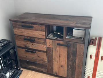 Houten commode beschikbaar voor biedingen