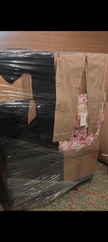 DERNIÈRE PALETTE DE 250 VÊTEMENTS NEUFS  beschikbaar voor biedingen