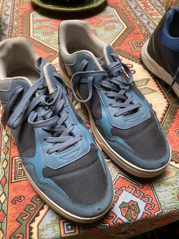 Sportieve herenschoenen beschikbaar voor biedingen