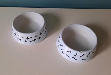 Honden/katten eet/drink bakjes beschikbaar voor biedingen