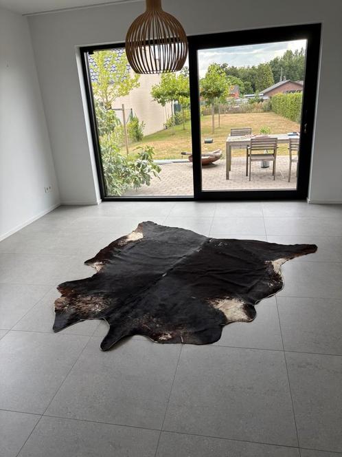 Koeienhuid, Huis en Inrichting, Stoffering | Tapijten en Vloerkleden, Gebruikt, 200 cm of meer, 200 cm of meer, Overige vormen