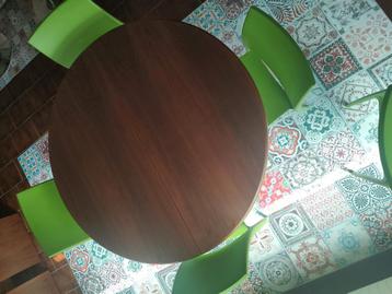 Eettafel met 7 stoelen  beschikbaar voor biedingen