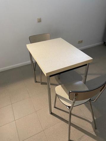 Keukentafel beschikbaar voor biedingen