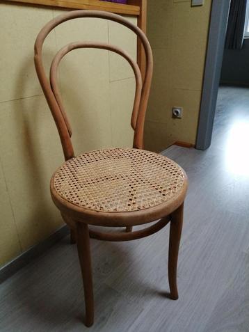 Oude Thonet cannagestoel beschikbaar voor biedingen