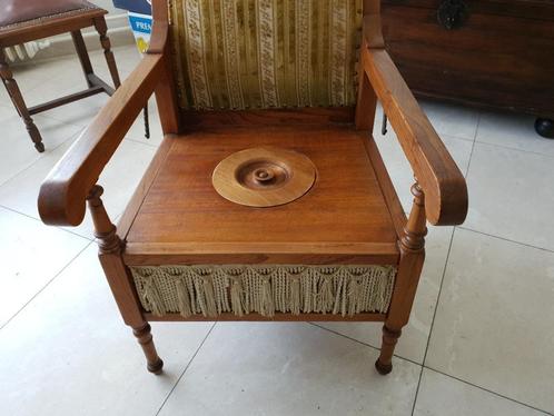 Chaise de toilette ancienne de 1910 avec franges et 11 suppo, Maison & Meubles, Chaises, Comme neuf, Une, Bois, Brun, Enlèvement