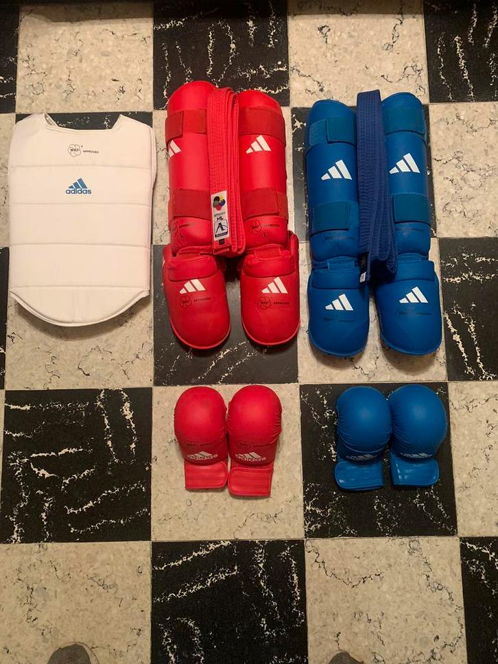 WKF Karate beschermingsset in perfecte staat, Sport en Fitness, Vechtsporten en Zelfverdediging, Zo goed als nieuw, Karate, Vechtsportbescherming