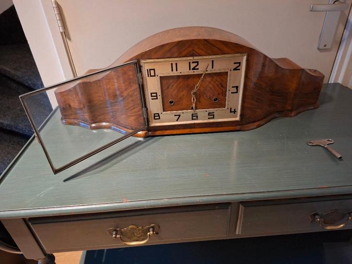 antieke klok -- ART DECO--jaren "60--met gongslag., Antiek en Kunst, Antiek | Klokken, Ophalen of Verzenden