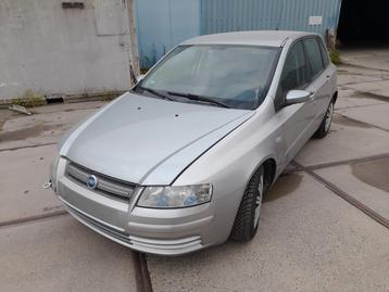 Alle onderdelen FIAT STILO 1600 16V benzine //5060 AUVELAIS beschikbaar voor biedingen