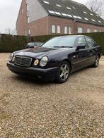 Mercedes E240 Avantgarde Yongtimer Automaat-leer-PDC, Auto's, Mercedes-Benz, Te koop, Berline, Benzine, 5 deurs