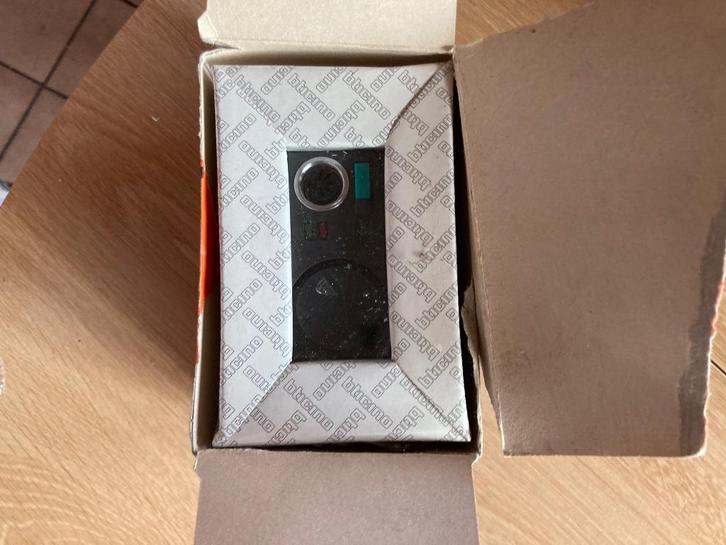 Ingangsversterker Bticino living 4951/1 met DIN 41524 connec, Bricolage & Construction, Électricité & Câbles, Neuf, Interrupteur