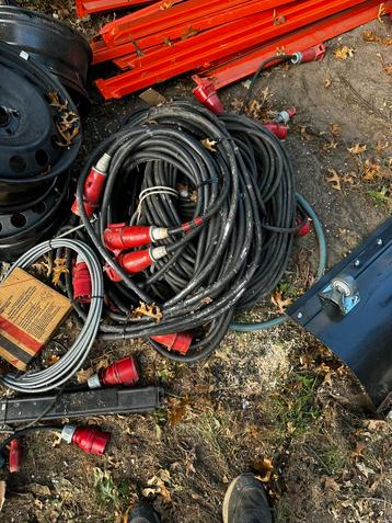 Elektrische kabel 380 volt beschikbaar voor biedingen