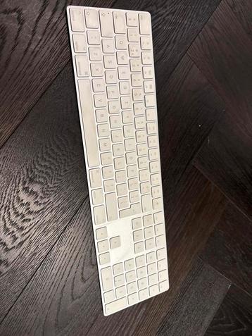 Apple Magic Keyboard met Numpad (QWERTY) – Wit beschikbaar voor biedingen