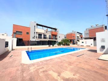 Mooie duplex woning bij alle voorzieningen in Torrevieja.... beschikbaar voor biedingen